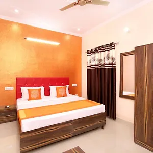Oyo 11653 Jasmine 3* Chandigarh