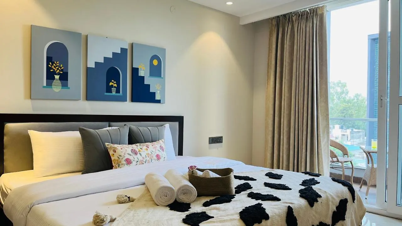 Bluo 1Bhk Suite - Balcony, Lift, Gym, Parking グルガウン