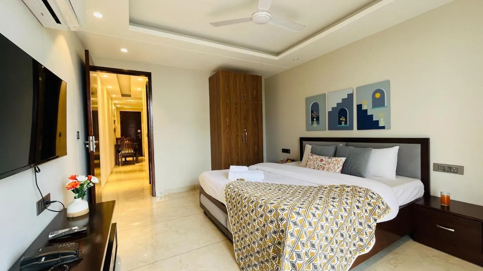 Bluo 1Bhk Suite - Balcony, Lift, Gym, Parking グルガウン